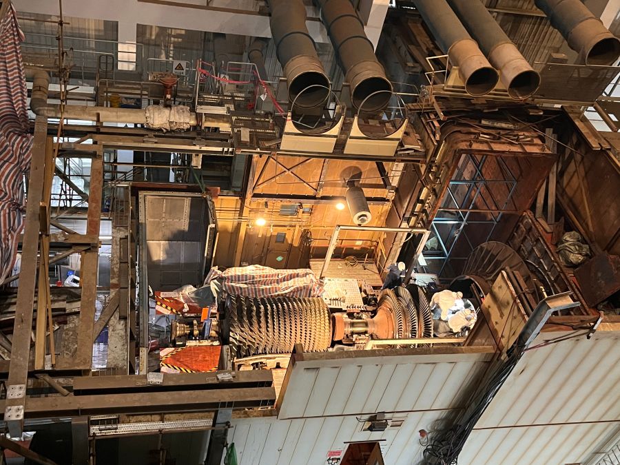 1號燃機轉(zhuǎn)子吊出現(xiàn)場（攝影：郭也）