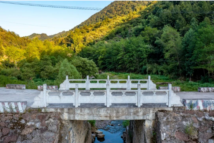 民心橋方便了村民通行 攝影：胡九思